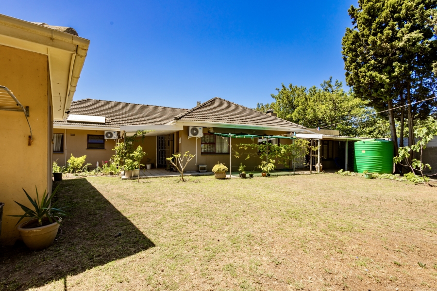 6 Bedroom Property for Sale in Schoongezicht Western Cape